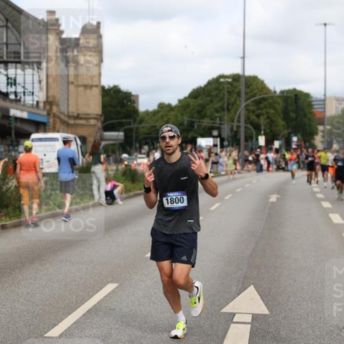29.06.2025 - hella hamburg halbmarathon Yannick Fuchs http://msf.ph/oto/8259561 29.06.2025 10:36:12 20KM 1570, 1763, 1800, 2675, 5387, 5987, 6593, 7092, 7432, 8358, 9815, 10415, 10894, 11417, 12434, 12588, 13714, 13876, 14346, 14899, 15521, 15935, 16084, 17159, 17182, 17882, 18442, 18491, 18509, 18764, 18772, 18802, 19046 meine-sportfotos.de