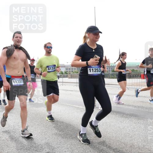 29.06.2025 - hella hamburg halbmarathon Lena Gebhardt http://msf.ph/oto/8259570 29.06.2025 10:45:58 Lombardsbrücke 1004, 1033, 1060, 1085, 1100, 1104, 1421, 1426, 1532, 1555, 1854, 1867, 1868, 1983, 2008, 2398, 2423, 2522, 2550, 2657, 2664, 2773, 2813, 2917, 2951, 2954, 2965, 2973, 3410, 4104, 4223, 4224, 4317, 4388, 4572, 5044, 5635, 5697, 5703, 5769, 5770, 5892, 6133, 6333, 6392, 6623, 7268, 7356, 7605, 7894, 7983, 8745, 9120, 9121, 9129, 9426, 9445, 10030, 10327, 10329, 10367, 10511, 11358, 11361, 11876, 11910, 12507 meine-sportfotos.de