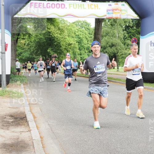 29.06.2025 - hella hamburg halbmarathon MichiJ http://msf.ph/oto/8259618 29.06.2025 10:29:45 Zwischen KM18-KM19 1136, 2675, 4380, 6901, 9358, 9755, 9885, 10978, 12365, 14555, 15164, 17182, 18045, 18049, 18399 meine-sportfotos.de