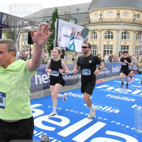 29.06.2025 - hella hamburg halbmarathon Michael Strokosch http://msf.ph/oto/8259630 29.06.2025 10:51:26 Ziel 1817, 2364, 2411, 2636, 2718, 2946, 4814, 5820, 6776, 8989, 9214, 9656, 10667, 11124, 11422, 12016, 13047, 13792, 14865, 14994, 15871, 15950, 16357, 18489 meine-sportfotos.de