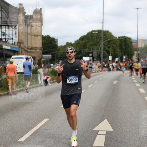 29.06.2025 - hella hamburg halbmarathon Yannick Fuchs http://msf.ph/oto/8259657 29.06.2025 10:36:13 20KM 1441, 1570, 1763, 1800, 2675, 5387, 5987, 6593, 7092, 7432, 8358, 9815, 10415, 10894, 11417, 12434, 12588, 13714, 13876, 14346, 14899, 15521, 15935, 16084, 17159, 17182, 17882, 18442, 18491, 18509, 18764, 18772, 18802, 19046 meine-sportfotos.de