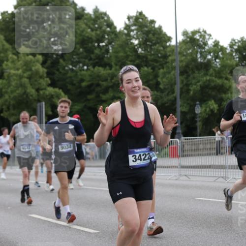 29.06.2025 - hella hamburg halbmarathon Jannik Wohlers http://msf.ph/oto/8259668 29.06.2025 10:32:28 Lombardsbrücke 1078, 1237, 1732, 2059, 2276, 2959, 3391, 3422, 3660, 3708, 3753, 4096, 4446, 4555, 5110, 6040, 6861, 7387, 7750, 7982, 8170, 8839, 9034, 9143, 9188, 9471, 9542, 9768, 10013, 10277, 10470, 10770, 11076, 11248, 11260, 11756, 12423, 12424, 12508, 12907, 13789, 14301, 14347, 15171, 15997, 16129, 16502, 16702, 17041, 17102, 17157, 17317, 17417, 17508, 17664, 18191, 18502, 18927, 19156, 19213 meine-sportfotos.de