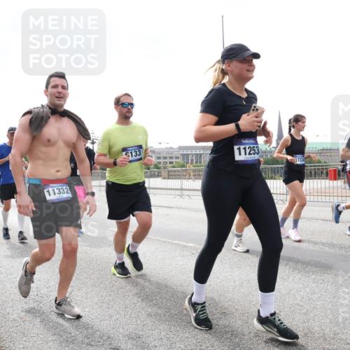 29.06.2025 - hella hamburg halbmarathon Lena Gebhardt http://msf.ph/oto/8259679 29.06.2025 10:45:58 Lombardsbrücke 1004, 1033, 1060, 1085, 1100, 1104, 1421, 1426, 1532, 1555, 1854, 1867, 1868, 1983, 2008, 2398, 2423, 2522, 2550, 2657, 2664, 2773, 2813, 2917, 2951, 2954, 2965, 2973, 3410, 4104, 4223, 4224, 4317, 4388, 4572, 5044, 5635, 5697, 5703, 5769, 5770, 5892, 6133, 6333, 6392, 6623, 7268, 7356, 7605, 7894, 7983, 8745, 9120, 9121, 9129, 9426, 9445, 10030, 10327, 10329, 10367, 10511, 11358, 11361, 11876, 11910, 12507 meine-sportfotos.de