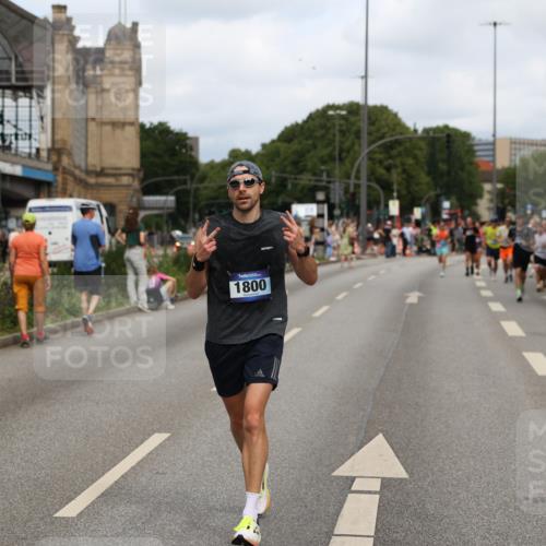 29.06.2025 - hella hamburg halbmarathon Yannick Fuchs http://msf.ph/oto/8259687 29.06.2025 10:36:13 20KM 1441, 1570, 1763, 1800, 2675, 5387, 5987, 6593, 7092, 7432, 8358, 9815, 10415, 10894, 11417, 12434, 12588, 13714, 13876, 14346, 14899, 15521, 15935, 16084, 17159, 17182, 17882, 18442, 18491, 18509, 18764, 18772, 18802, 19046 meine-sportfotos.de