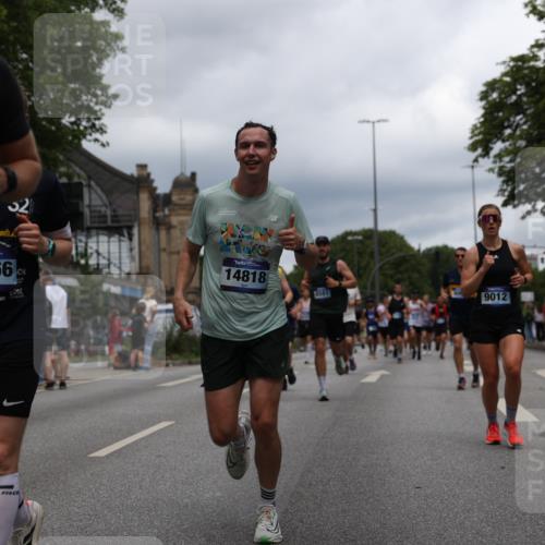 29.06.2025 - hella hamburg halbmarathon Yannick Fuchs http://msf.ph/oto/8259699 29.06.2025 10:48:32 20KM 1327, 1410, 1496, 1815, 2474, 2771, 2884, 3041, 3177, 3791, 3794, 3861, 3945, 4189, 4231, 4938, 6082, 6084, 6356, 6443, 6581, 6587, 6723, 6994, 8223, 8449, 8514, 8698, 8772, 8798, 9012, 9060, 9227, 10191, 10192, 10263, 10266, 11333, 11499, 11747, 12186, 12362, 12489, 13297, 13869, 13988, 14036, 14175, 14592, 14638, 14660, 14818, 14948, 15113, 15156, 15169, 15408, 15524, 15879, 16047, 16092, 16574, 16750, 17740, 17765, 19177 meine-sportfotos.de