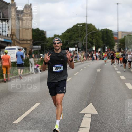29.06.2025 - hella hamburg halbmarathon Yannick Fuchs http://msf.ph/oto/8259720 29.06.2025 10:36:13 20KM 1441, 1570, 1763, 1800, 2675, 5387, 5987, 6593, 7092, 7432, 8358, 9815, 10415, 10894, 11417, 12434, 12588, 13714, 13876, 14346, 14899, 15521, 15935, 16084, 17159, 17182, 17882, 18442, 18491, 18509, 18764, 18772, 18802, 19046 meine-sportfotos.de