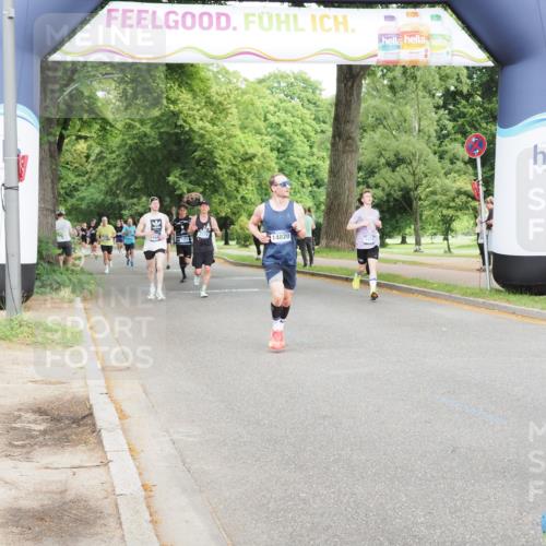 29.06.2025 - hella hamburg halbmarathon MichiJ http://msf.ph/oto/8259727 29.06.2025 10:29:46 Zwischen KM18-KM19 1136, 2675, 4380, 6901, 9755, 9885, 12365, 14820, 17182, 18045, 18049 meine-sportfotos.de