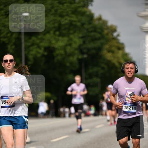 29.06.2025 - hella hamburg halbmarathon Dr. Thomas Lammeyer http://msf.ph/oto/8259780 29.06.2025 10:14:37 Kennedybrücke 1052, 1186, 1548, 1781, 5182, 5653, 5806, 7058, 8561, 8685, 9150, 9829 meine-sportfotos.de