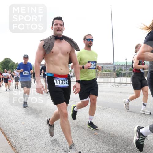 29.06.2025 - hella hamburg halbmarathon Lena Gebhardt http://msf.ph/oto/8259805 29.06.2025 10:45:58 Lombardsbrücke 1004, 1033, 1060, 1085, 1100, 1104, 1421, 1426, 1532, 1555, 1854, 1867, 1868, 1983, 2008, 2398, 2423, 2522, 2550, 2657, 2664, 2773, 2813, 2917, 2951, 2954, 2965, 2973, 3410, 4104, 4223, 4224, 4317, 4388, 4572, 5044, 5635, 5697, 5703, 5769, 5770, 5892, 6133, 6333, 6392, 6623, 7268, 7356, 7605, 7894, 7983, 8745, 9120, 9121, 9129, 9426, 9445, 10030, 10327, 10329, 10367, 10511, 11358, 11361, 11876, 11910, 12507 meine-sportfotos.de