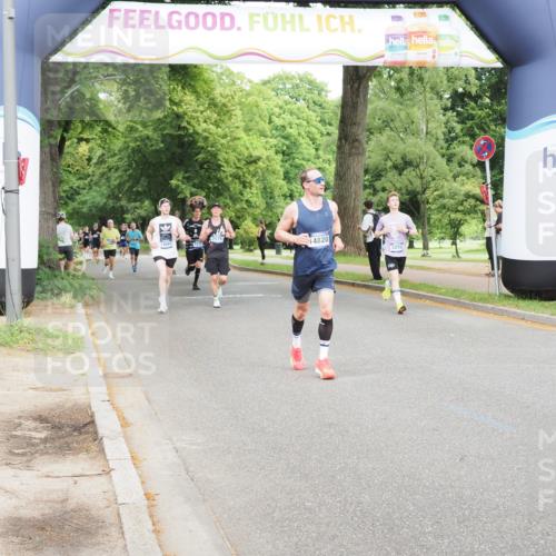 29.06.2025 - hella hamburg halbmarathon MichiJ http://msf.ph/oto/8259811 29.06.2025 10:29:46 Zwischen KM18-KM19 1136, 2675, 4380, 6901, 9755, 9885, 12365, 14820, 17182, 18045, 18049 meine-sportfotos.de