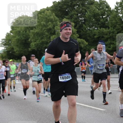 29.06.2025 - hella hamburg halbmarathon Jannik Wohlers http://msf.ph/oto/8259845 29.06.2025 10:32:29 Lombardsbrücke 1078, 1237, 1732, 2059, 2276, 2959, 3391, 3422, 3660, 3708, 3753, 4096, 4446, 4555, 5110, 6040, 6861, 7387, 7982, 8170, 8839, 9034, 9143, 9188, 9471, 9542, 9768, 10013, 10277, 10770, 11076, 11248, 11260, 11756, 12423, 12424, 12508, 12907, 13789, 14305, 14347, 15171, 15997, 16129, 16502, 16702, 17041, 17102, 17157, 17317, 17417, 17508, 17664, 18191, 18502, 18927, 19156, 19213 meine-sportfotos.de