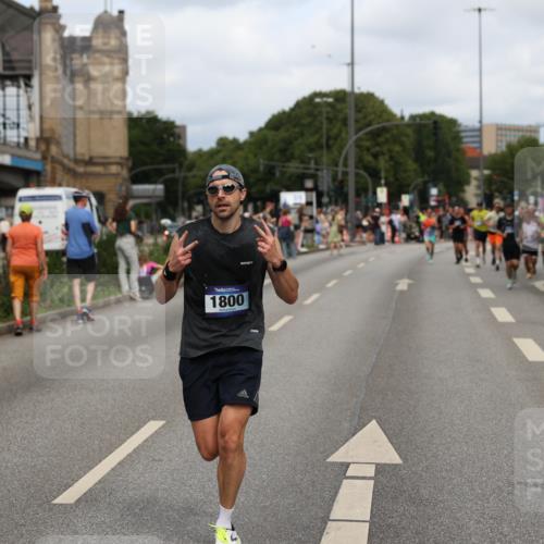 29.06.2025 - hella hamburg halbmarathon Yannick Fuchs http://msf.ph/oto/8259859 29.06.2025 10:36:13 20KM 1441, 1570, 1763, 1800, 2675, 5387, 5987, 6593, 7092, 7432, 8358, 9815, 10415, 10894, 11417, 12434, 12588, 13714, 13876, 14346, 14899, 15521, 15935, 16084, 17159, 17182, 17882, 18442, 18491, 18509, 18764, 18772, 18802, 19046 meine-sportfotos.de