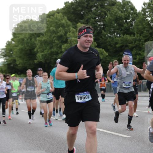 29.06.2025 - hella hamburg halbmarathon Jannik Wohlers http://msf.ph/oto/8259872 29.06.2025 10:32:29 Lombardsbrücke 1078, 1237, 1732, 2059, 2276, 2959, 3391, 3422, 3660, 3708, 3753, 4096, 4446, 4555, 5110, 6040, 6861, 7387, 7982, 8170, 8839, 9034, 9143, 9188, 9471, 9542, 9768, 10013, 10277, 10770, 11076, 11248, 11260, 11756, 12423, 12424, 12508, 12907, 13789, 14305, 14347, 15171, 15997, 16129, 16502, 16702, 17041, 17102, 17157, 17317, 17417, 17508, 17664, 18191, 18502, 18927, 19156, 19213 meine-sportfotos.de