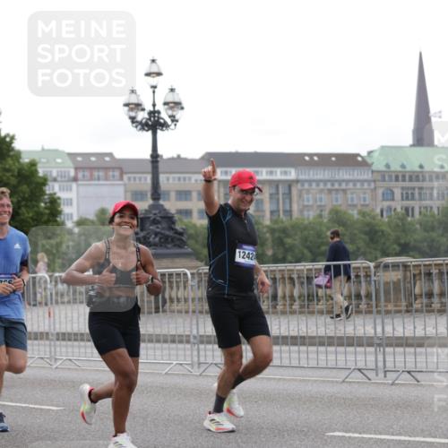 29.06.2025 - hella hamburg halbmarathon Jannik Wohlers http://msf.ph/oto/8259887 29.06.2025 10:32:31 Lombardsbrücke 1078, 1237, 1732, 2059, 2276, 2959, 3391, 3422, 3708, 3753, 4030, 4096, 4446, 4555, 5110, 6040, 6861, 7387, 7982, 8170, 8839, 9034, 9143, 9471, 9542, 9768, 11076, 11260, 11756, 12423, 12424, 12508, 12907, 13789, 14305, 14347, 14743, 16502, 16702, 17041, 17102, 17157, 17317, 17417, 17508, 17664, 18191, 18409, 18502, 18927, 19156, 19213 meine-sportfotos.de