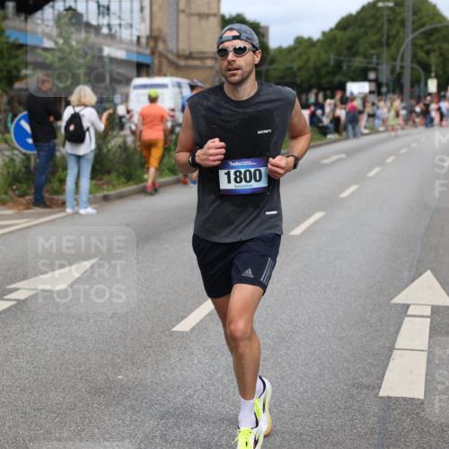 29.06.2025 - hella hamburg halbmarathon Yannick Fuchs http://msf.ph/oto/8259892 29.06.2025 10:36:13 20KM 1441, 1570, 1763, 1800, 2675, 5387, 5987, 6593, 7092, 7432, 8358, 9815, 10415, 10894, 11417, 12434, 12588, 13714, 13876, 14346, 14899, 15521, 15935, 16084, 17159, 17182, 17882, 18442, 18491, 18509, 18764, 18772, 18802, 19046 meine-sportfotos.de