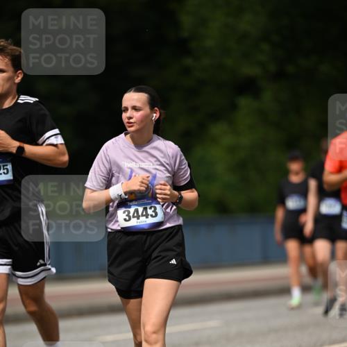 29.06.2025 - hella hamburg halbmarathon Dr. Thomas Lammeyer http://msf.ph/oto/8259906 29.06.2025 10:35:12 Kennedybrücke 1059, 1097, 1472, 1547, 1773, 1979, 2414, 2754, 2755, 2914, 3131, 3281, 3443, 4561, 4817, 5437, 5943, 6057, 6078, 6195, 6546, 6616, 6725, 6787, 7351, 7604, 7772, 8050, 8812, 8941, 9937, 10586 meine-sportfotos.de