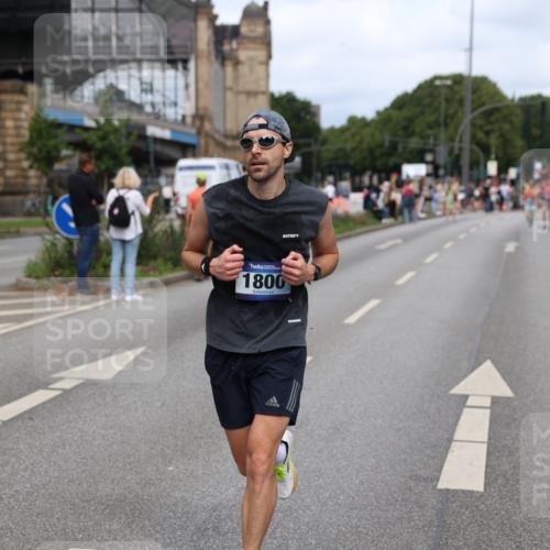 29.06.2025 - hella hamburg halbmarathon Yannick Fuchs http://msf.ph/oto/8259962 29.06.2025 10:36:13 20KM 1441, 1570, 1763, 1800, 2675, 5387, 5987, 6593, 7092, 7432, 8358, 9815, 10415, 10894, 11417, 12434, 12588, 13714, 13876, 14346, 14899, 15521, 15935, 16084, 17159, 17182, 17882, 18442, 18491, 18509, 18764, 18772, 18802, 19046 meine-sportfotos.de