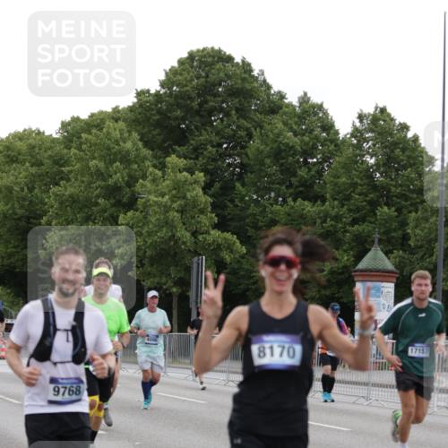 29.06.2025 - hella hamburg halbmarathon Jannik Wohlers http://msf.ph/oto/8259963 29.06.2025 10:32:33 Lombardsbrücke 1078, 1237, 1324, 1732, 2276, 2959, 3391, 3422, 3708, 3753, 3871, 4030, 4096, 4555, 4650, 5110, 6040, 6861, 7387, 7982, 8170, 8839, 9034, 9143, 9471, 9542, 9768, 11260, 11756, 12423, 12424, 12508, 12907, 13789, 14305, 14347, 14743, 15951, 15957, 16502, 16702, 17102, 17157, 17317, 17417, 17508, 17664, 18191, 18409, 18502, 19156, 19213 meine-sportfotos.de
