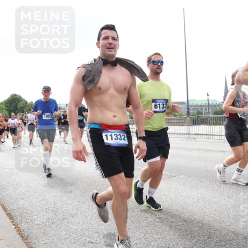 29.06.2025 - hella hamburg halbmarathon Lena Gebhardt http://msf.ph/oto/8259965 29.06.2025 10:45:58 Lombardsbrücke 1004, 1033, 1060, 1085, 1100, 1104, 1421, 1426, 1532, 1555, 1854, 1867, 1868, 1983, 2008, 2398, 2423, 2522, 2550, 2657, 2664, 2773, 2813, 2917, 2951, 2954, 2965, 2973, 3410, 4104, 4223, 4224, 4317, 4388, 4572, 5044, 5635, 5697, 5703, 5769, 5770, 5892, 6133, 6333, 6392, 6623, 7268, 7356, 7605, 7894, 7983, 8745, 9120, 9121, 9129, 9426, 9445, 10030, 10327, 10329, 10367, 10511, 11358, 11361, 11876, 11910, 12507 meine-sportfotos.de