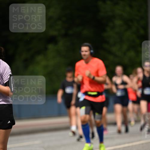 29.06.2025 - hella hamburg halbmarathon Dr. Thomas Lammeyer http://msf.ph/oto/8259993 29.06.2025 10:35:12 Kennedybrücke 1059, 1097, 1472, 1547, 1773, 1979, 2414, 2754, 2755, 2914, 3131, 3281, 3443, 4561, 4817, 5437, 5943, 6057, 6078, 6195, 6546, 6616, 6725, 6787, 7351, 7604, 7772, 8050, 8812, 8941, 9937, 10586 meine-sportfotos.de