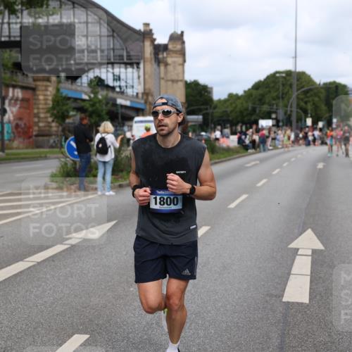 29.06.2025 - hella hamburg halbmarathon Yannick Fuchs http://msf.ph/oto/8260035 29.06.2025 10:36:14 20KM 1441, 1570, 1763, 1800, 2675, 5387, 5690, 5987, 6593, 7092, 7432, 9815, 10415, 10894, 11417, 12434, 12588, 13714, 13876, 14275, 14346, 14899, 15521, 15935, 16084, 17159, 17182, 17882, 18442, 18491, 18509, 18764, 18772, 19046 meine-sportfotos.de