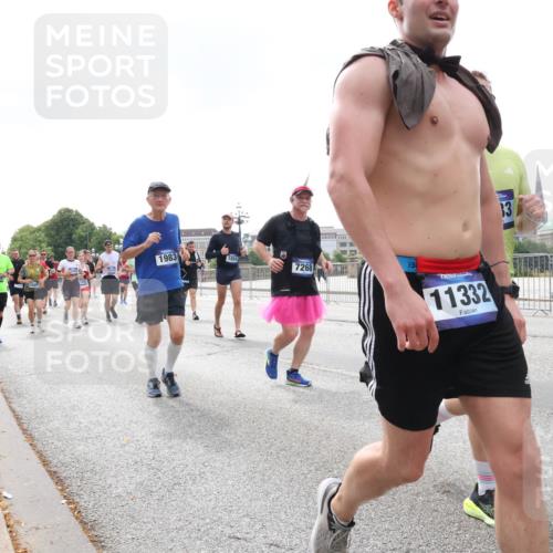 29.06.2025 - hella hamburg halbmarathon Lena Gebhardt http://msf.ph/oto/8260107 29.06.2025 10:45:58 Lombardsbrücke 1004, 1033, 1060, 1085, 1100, 1104, 1421, 1426, 1532, 1555, 1854, 1867, 1868, 1983, 2008, 2398, 2423, 2522, 2550, 2657, 2664, 2773, 2813, 2917, 2951, 2954, 2965, 2973, 3410, 4104, 4223, 4224, 4317, 4388, 4572, 5044, 5635, 5697, 5703, 5769, 5770, 5892, 6133, 6333, 6392, 6623, 7268, 7356, 7605, 7894, 7983, 8745, 9120, 9121, 9129, 9426, 9445, 10030, 10327, 10329, 10367, 10511, 11358, 11361, 11876, 11910, 12507 meine-sportfotos.de