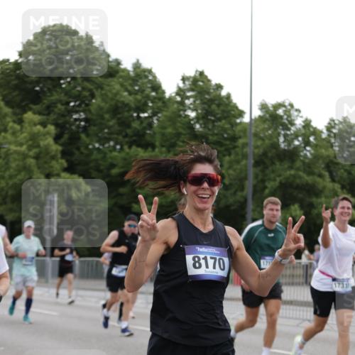 29.06.2025 - hella hamburg halbmarathon Jannik Wohlers http://msf.ph/oto/8260120 29.06.2025 10:32:33 Lombardsbrücke 1078, 1237, 1324, 1732, 2276, 2959, 3391, 3422, 3708, 3753, 3871, 4030, 4096, 4555, 4650, 5110, 6040, 6861, 7387, 7982, 8170, 8839, 9034, 9143, 9471, 9542, 9768, 11260, 11756, 12423, 12424, 12508, 12907, 13789, 14305, 14347, 14743, 15951, 15957, 16502, 16702, 17102, 17157, 17317, 17417, 17508, 17664, 18191, 18409, 18502, 19156, 19213 meine-sportfotos.de