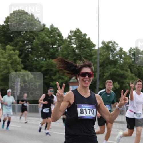 29.06.2025 - hella hamburg halbmarathon Jannik Wohlers http://msf.ph/oto/8260127 29.06.2025 10:32:33 Lombardsbrücke 1078, 1237, 1324, 1732, 2276, 2959, 3391, 3422, 3708, 3753, 3871, 4030, 4096, 4555, 4650, 5110, 6040, 6861, 7387, 7982, 8170, 8839, 9034, 9143, 9471, 9542, 9768, 11260, 11756, 12423, 12424, 12508, 12907, 13789, 14305, 14347, 14743, 15951, 15957, 16502, 16702, 17102, 17157, 17317, 17417, 17508, 17664, 18191, 18409, 18502, 19156, 19213 meine-sportfotos.de