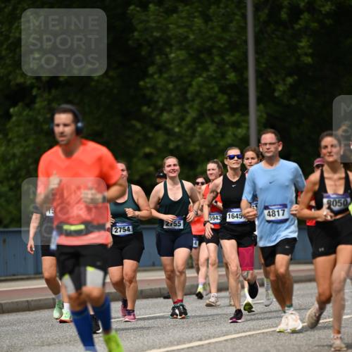 29.06.2025 - hella hamburg halbmarathon Dr. Thomas Lammeyer http://msf.ph/oto/8260130 29.06.2025 10:35:13 Kennedybrücke 1059, 1097, 1472, 1547, 1979, 2414, 2754, 2755, 2914, 3131, 3281, 3443, 4561, 4817, 5437, 5943, 6057, 6078, 6195, 6546, 6616, 6725, 6787, 7604, 7772, 8050, 8812, 8941, 10586 meine-sportfotos.de