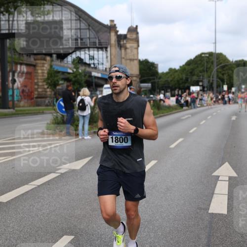29.06.2025 - hella hamburg halbmarathon Yannick Fuchs http://msf.ph/oto/8260143 29.06.2025 10:36:14 20KM 1441, 1570, 1763, 1800, 2675, 5387, 5690, 5987, 6593, 7092, 7432, 9815, 10415, 10894, 11417, 12434, 12588, 13714, 13876, 14275, 14346, 14899, 15521, 15935, 16084, 17159, 17182, 17882, 18442, 18491, 18509, 18764, 18772, 19046 meine-sportfotos.de