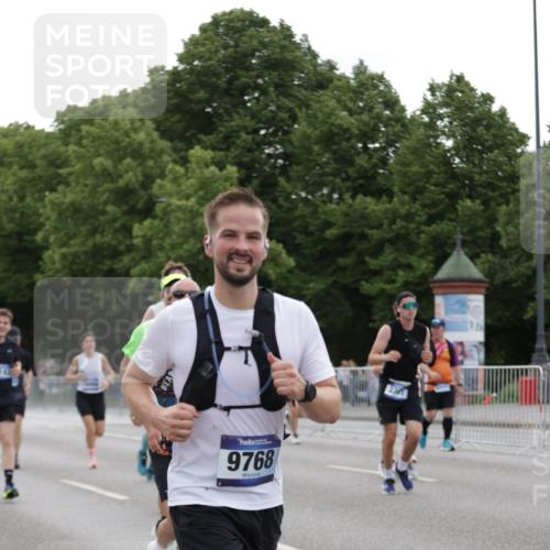 29.06.2025 - hella hamburg halbmarathon Jannik Wohlers http://msf.ph/oto/8260144 29.06.2025 10:32:34 Lombardsbrücke 1078, 1237, 1324, 1732, 2276, 2959, 3391, 3422, 3708, 3753, 3871, 4030, 4096, 4555, 4650, 5110, 5581, 6040, 6861, 7982, 8170, 8839, 9034, 9143, 9471, 9542, 9768, 11260, 11756, 12423, 12424, 12508, 12907, 13789, 14305, 14347, 14743, 15951, 15957, 16502, 16702, 17102, 17157, 17317, 17417, 17508, 17664, 18191, 18409, 18502, 19156, 19213 meine-sportfotos.de