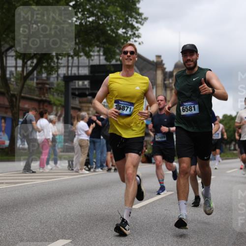 29.06.2025 - hella hamburg halbmarathon Yannick Fuchs http://msf.ph/oto/8260185 29.06.2025 10:48:35 20KM 1125, 1327, 1410, 1496, 1815, 2474, 2561, 2771, 2884, 3041, 3177, 3791, 3794, 3861, 3945, 4189, 4231, 4938, 5319, 6082, 6084, 6356, 6443, 6581, 6587, 6723, 6994, 8449, 8514, 8698, 8772, 8798, 8973, 9012, 9060, 9227, 10191, 10192, 10263, 10266, 10368, 11333, 11499, 11747, 11797, 11976, 12186, 12362, 12489, 12961, 13297, 13988, 14036, 14175, 14592, 14638, 14660, 14818, 14948, 15113, 15156, 15169, 15389, 15408, 15524, 15879, 16047, 16092, 16574, 17740 meine-sportfotos.de