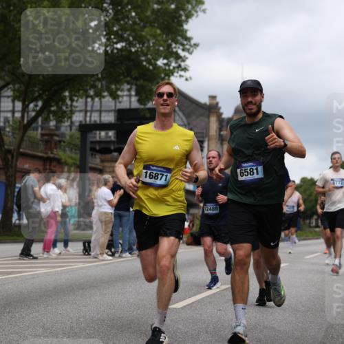 29.06.2025 - hella hamburg halbmarathon Yannick Fuchs http://msf.ph/oto/8260210 29.06.2025 10:48:35 20KM 1125, 1327, 1410, 1496, 1815, 2474, 2561, 2771, 2884, 3041, 3177, 3791, 3794, 3861, 3945, 4189, 4231, 4938, 5319, 6082, 6084, 6356, 6443, 6581, 6587, 6723, 6994, 8449, 8514, 8698, 8772, 8798, 8973, 9012, 9060, 9227, 10191, 10192, 10263, 10266, 10368, 11333, 11499, 11747, 11797, 11976, 12186, 12362, 12489, 12961, 13297, 13988, 14036, 14175, 14592, 14638, 14660, 14818, 14948, 15113, 15156, 15169, 15389, 15408, 15524, 15879, 16047, 16092, 16574, 17740 meine-sportfotos.de