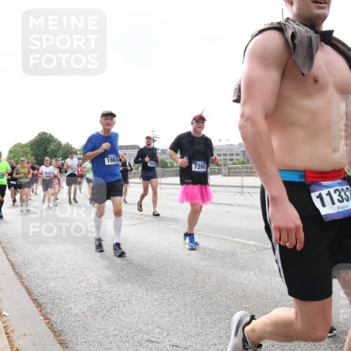 29.06.2025 - hella hamburg halbmarathon Lena Gebhardt http://msf.ph/oto/8260222 29.06.2025 10:45:59 Lombardsbrücke 1004, 1033, 1060, 1085, 1100, 1104, 1421, 1426, 1532, 1555, 1854, 1867, 1868, 1983, 2008, 2398, 2423, 2522, 2550, 2657, 2664, 2773, 2813, 2917, 2951, 2954, 2965, 2973, 3410, 4104, 4119, 4223, 4224, 4317, 4388, 4572, 5044, 5635, 5697, 5703, 5769, 5770, 5854, 5892, 6133, 6333, 6392, 6623, 7268, 7356, 7605, 7894, 7983, 8047, 8745, 9120, 9121, 9129, 9426, 9445, 10327, 10329, 10367, 10511, 11358, 11361, 11876, 11910, 12507 meine-sportfotos.de