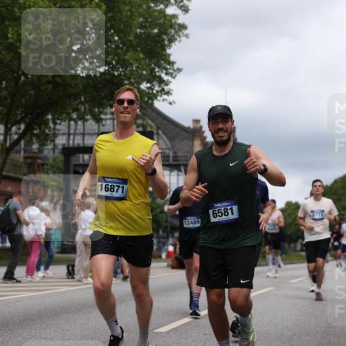 29.06.2025 - hella hamburg halbmarathon Yannick Fuchs http://msf.ph/oto/8260246 29.06.2025 10:48:35 20KM 1125, 1327, 1410, 1496, 1815, 2474, 2561, 2771, 2884, 3041, 3177, 3791, 3794, 3861, 3945, 4189, 4231, 4938, 5319, 6082, 6084, 6356, 6443, 6581, 6587, 6723, 6994, 8449, 8514, 8698, 8772, 8798, 8973, 9012, 9060, 9227, 10191, 10192, 10263, 10266, 10368, 11333, 11499, 11747, 11797, 11976, 12186, 12362, 12489, 12961, 13297, 13988, 14036, 14175, 14592, 14638, 14660, 14818, 14948, 15113, 15156, 15169, 15389, 15408, 15524, 15879, 16047, 16092, 16574, 17740 meine-sportfotos.de
