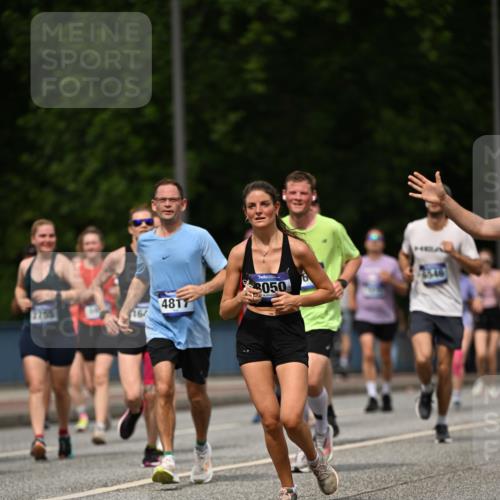 29.06.2025 - hella hamburg halbmarathon Dr. Thomas Lammeyer http://msf.ph/oto/8260266 29.06.2025 10:35:13 Kennedybrücke 1059, 1097, 1472, 1547, 1979, 2414, 2754, 2755, 2914, 3131, 3281, 3443, 4561, 4817, 5437, 5943, 6057, 6078, 6195, 6546, 6616, 6725, 6787, 7604, 7772, 8050, 8812, 8941, 10586 meine-sportfotos.de