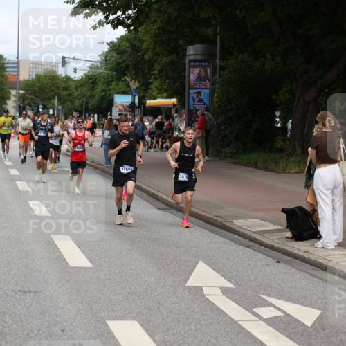 29.06.2025 - hella hamburg halbmarathon Yannick Fuchs http://msf.ph/oto/8260269 29.06.2025 10:36:15 20KM 1441, 1570, 1763, 1800, 2675, 5387, 5690, 5987, 6593, 7092, 7432, 9815, 10415, 10894, 11417, 12434, 12588, 13196, 13714, 13876, 14275, 14346, 14899, 15521, 15623, 15935, 16084, 17159, 17182, 17882, 18442, 18491, 18509, 18764, 18772, 19046 meine-sportfotos.de