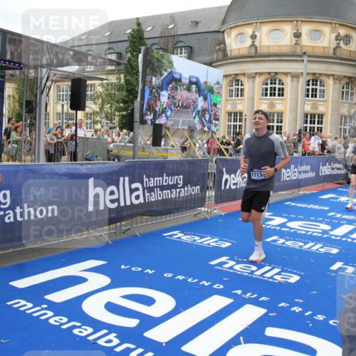 29.06.2025 - hella hamburg halbmarathon Michael Strokosch http://msf.ph/oto/8260358 29.06.2025 10:51:33 Ziel 1335, 2946, 5820, 7943, 9656, 10691, 11422, 13403, 13792, 15871, 15950, 17131 meine-sportfotos.de