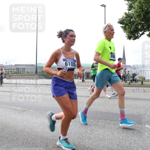 29.06.2025 - hella hamburg halbmarathon Lena Gebhardt http://msf.ph/oto/8260369 29.06.2025 10:34:28 Lombardsbrücke 1025, 1672, 1705, 1787, 2023, 2265, 2412, 2464, 2496, 2510, 2511, 2526, 2801, 2933, 3130, 3145, 3420, 3829, 3848, 4540, 4807, 4824, 4826, 5453, 5584, 5609, 6034, 6105, 6171, 6329, 6571, 6574, 6843, 7324, 7329, 7386, 7644, 7733, 8277, 8349, 8705, 8965, 9122, 9164, 9379, 9448, 9514, 10335, 10360, 10564, 10674, 11245, 11872, 12164, 13957, 15477, 16238, 16311, 16390, 16682, 16919, 17230, 18158, 18941 meine-sportfotos.de