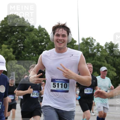 29.06.2025 - hella hamburg halbmarathon Jannik Wohlers http://msf.ph/oto/8260433 29.06.2025 10:32:37 Lombardsbrücke 1078, 1324, 1732, 2276, 2959, 3391, 3422, 3708, 3871, 4030, 4096, 4555, 4650, 5110, 5180, 5581, 5917, 6040, 6861, 7982, 8170, 8839, 9034, 9143, 9471, 9542, 9768, 11229, 11260, 11756, 12039, 12423, 12424, 12812, 12813, 12907, 13789, 14085, 14305, 14347, 14743, 15885, 15951, 15957, 16702, 17102, 17157, 17317, 17417, 17664, 18191, 18409, 18502, 18742, 18743, 18951, 19213 meine-sportfotos.de