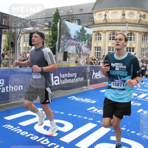 29.06.2025 - hella hamburg halbmarathon Michael Strokosch http://msf.ph/oto/8260500 29.06.2025 10:51:33 Ziel 1335, 2946, 5820, 7943, 9656, 10691, 11422, 13403, 13792, 15871, 15950, 17131 meine-sportfotos.de