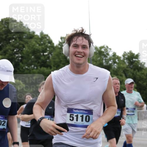 29.06.2025 - hella hamburg halbmarathon Jannik Wohlers http://msf.ph/oto/8260507 29.06.2025 10:32:37 Lombardsbrücke 1078, 1324, 1732, 2276, 2959, 3391, 3422, 3708, 3871, 4030, 4096, 4555, 4650, 5110, 5180, 5581, 5917, 6040, 6861, 7982, 8170, 8839, 9034, 9143, 9471, 9542, 9768, 11229, 11260, 11756, 12039, 12423, 12424, 12812, 12813, 12907, 13789, 14085, 14305, 14347, 14743, 15885, 15951, 15957, 16702, 17102, 17157, 17317, 17417, 17664, 18191, 18409, 18502, 18742, 18743, 18951, 19213 meine-sportfotos.de
