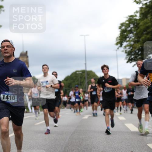 29.06.2025 - hella hamburg halbmarathon Yannick Fuchs http://msf.ph/oto/8260522 29.06.2025 10:48:36 20KM 1125, 1327, 1410, 1496, 1628, 1815, 2474, 2561, 2771, 2884, 3041, 3177, 3791, 3794, 3861, 3945, 4189, 4231, 4938, 5319, 6082, 6084, 6356, 6433, 6443, 6581, 6587, 6723, 6994, 8449, 8514, 8698, 8772, 8798, 8973, 9012, 9060, 9227, 10191, 10192, 10263, 10266, 10368, 10376, 11184, 11333, 11499, 11747, 11797, 11976, 12186, 12362, 12489, 12961, 13297, 13988, 14036, 14175, 14592, 14638, 14660, 14818, 14948, 15113, 15156, 15169, 15389, 15408, 15524, 15879, 16047, 16092, 16574 meine-sportfotos.de