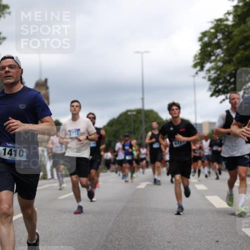 29.06.2025 - hella hamburg halbmarathon Yannick Fuchs http://msf.ph/oto/8260534 29.06.2025 10:48:36 20KM 1125, 1327, 1410, 1496, 1628, 1815, 2474, 2561, 2771, 2884, 3041, 3177, 3791, 3794, 3861, 3945, 4189, 4231, 4938, 5319, 6082, 6084, 6356, 6433, 6443, 6581, 6587, 6723, 6994, 8449, 8514, 8698, 8772, 8798, 8973, 9012, 9060, 9227, 10191, 10192, 10263, 10266, 10368, 10376, 11184, 11333, 11499, 11747, 11797, 11976, 12186, 12362, 12489, 12961, 13297, 13988, 14036, 14175, 14592, 14638, 14660, 14818, 14948, 15113, 15156, 15169, 15389, 15408, 15524, 15879, 16047, 16092, 16574 meine-sportfotos.de
