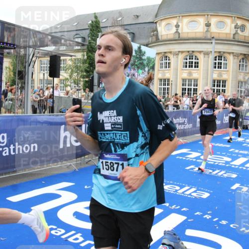 29.06.2025 - hella hamburg halbmarathon Michael Strokosch http://msf.ph/oto/8260554 29.06.2025 10:51:34 Ziel 1335, 5820, 7943, 10691, 11422, 13403, 13792, 15871, 17131 meine-sportfotos.de