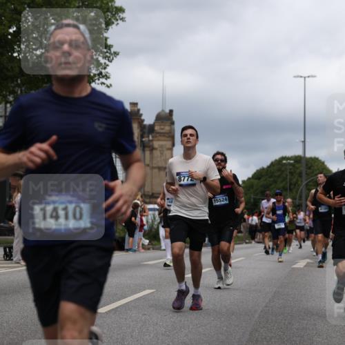 29.06.2025 - hella hamburg halbmarathon Yannick Fuchs http://msf.ph/oto/8260608 29.06.2025 10:48:36 20KM 1125, 1327, 1410, 1496, 1628, 1815, 2474, 2561, 2771, 2884, 3041, 3177, 3791, 3794, 3861, 3945, 4189, 4231, 4938, 5319, 6082, 6084, 6356, 6433, 6443, 6581, 6587, 6723, 6994, 8449, 8514, 8698, 8772, 8798, 8973, 9012, 9060, 9227, 10191, 10192, 10263, 10266, 10368, 10376, 11184, 11333, 11499, 11747, 11797, 11976, 12186, 12362, 12489, 12961, 13297, 13988, 14036, 14175, 14592, 14638, 14660, 14818, 14948, 15113, 15156, 15169, 15389, 15408, 15524, 15879, 16047, 16092, 16574 meine-sportfotos.de