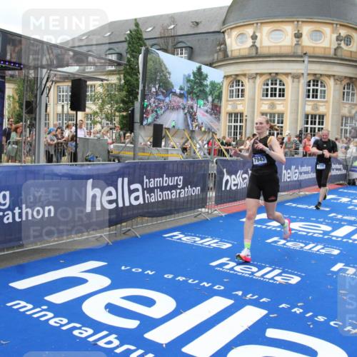 29.06.2025 - hella hamburg halbmarathon Michael Strokosch http://msf.ph/oto/8260627 29.06.2025 10:51:34 Ziel 1335, 5820, 7943, 10691, 11422, 13403, 13792, 15871, 17131 meine-sportfotos.de