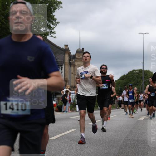 29.06.2025 - hella hamburg halbmarathon Yannick Fuchs http://msf.ph/oto/8260672 29.06.2025 10:48:36 20KM 1125, 1327, 1410, 1496, 1628, 1815, 2474, 2561, 2771, 2884, 3041, 3177, 3791, 3794, 3861, 3945, 4189, 4231, 4938, 5319, 6082, 6084, 6356, 6433, 6443, 6581, 6587, 6723, 6994, 8449, 8514, 8698, 8772, 8798, 8973, 9012, 9060, 9227, 10191, 10192, 10263, 10266, 10368, 10376, 11184, 11333, 11499, 11747, 11797, 11976, 12186, 12362, 12489, 12961, 13297, 13988, 14036, 14175, 14592, 14638, 14660, 14818, 14948, 15113, 15156, 15169, 15389, 15408, 15524, 15879, 16047, 16092, 16574 meine-sportfotos.de