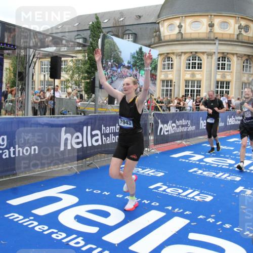 29.06.2025 - hella hamburg halbmarathon Michael Strokosch http://msf.ph/oto/8260674 29.06.2025 10:51:35 Ziel 1335, 5008, 7943, 10691, 13403, 13792, 15871, 17131, 19007 meine-sportfotos.de