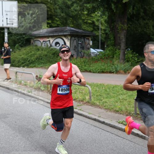 29.06.2025 - hella hamburg halbmarathon Yannick Fuchs http://msf.ph/oto/8260710 29.06.2025 10:36:21 20KM 1169, 1441, 1512, 1763, 1800, 1962, 2675, 5690, 5987, 6593, 7092, 7105, 7116, 9365, 9815, 10415, 10894, 11417, 12588, 13196, 13714, 13876, 14275, 14346, 14899, 15521, 15623, 15846, 15935, 16084, 17159, 17182, 17882, 18509, 18772, 19046 meine-sportfotos.de